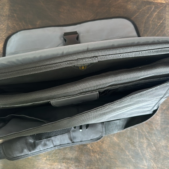 Targus Laptop Bag - Picture 2 of 4